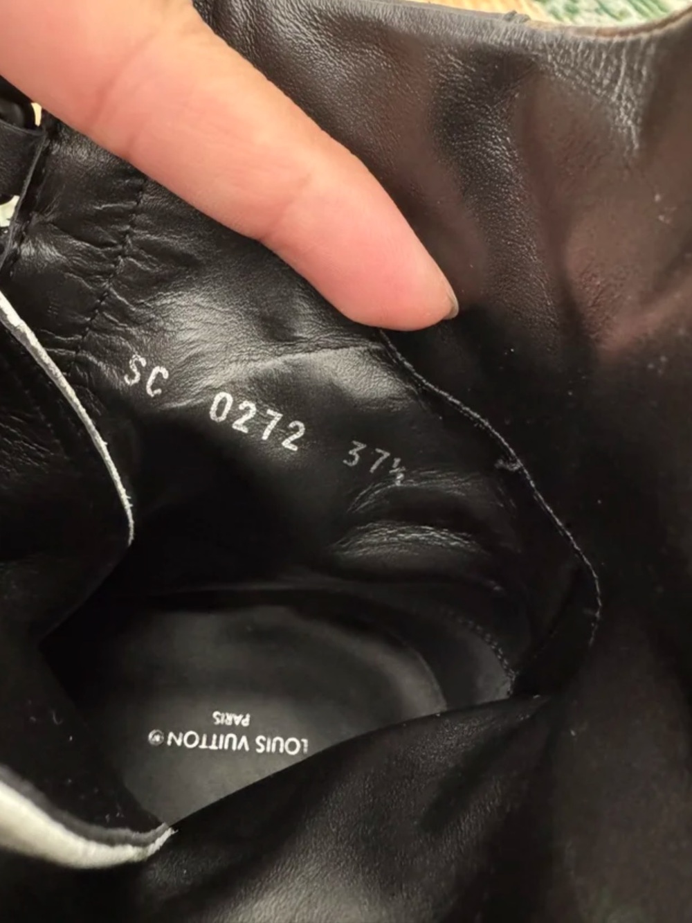 New Never Worn Louis Vuitton Laureate 37.5 - Picture 5 of 7